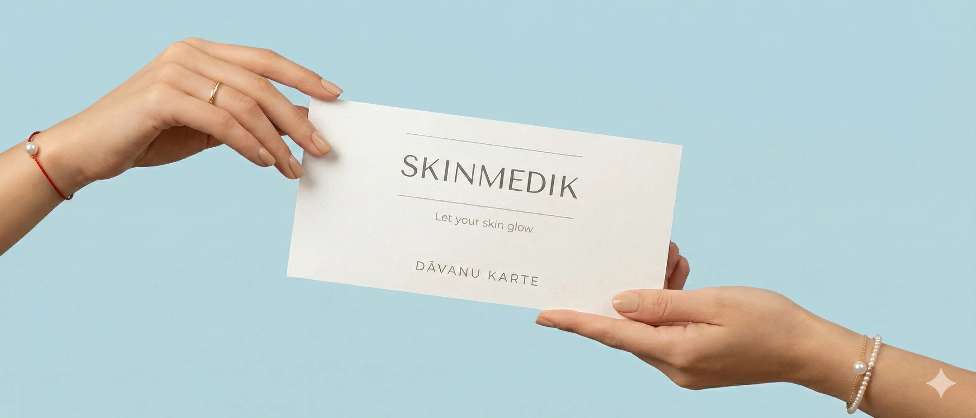 <p><em>ELEKTRONISKĀ<br/>DĀVANU KARTE</em></p>